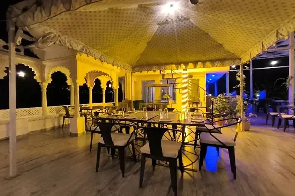 Rooftop Restaurants in Udaipur: A Local’s Guide to Dining Above the City of Lakes